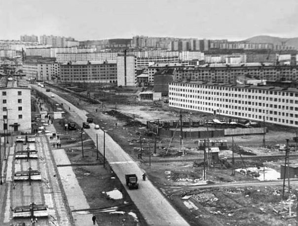 Мурманск, Проспект Героев-Североморцев, 66 / Улица Хлобыстова, 19