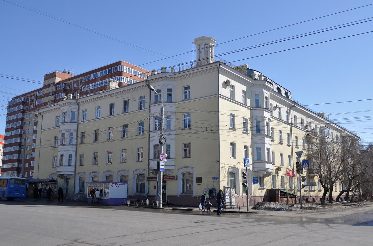 Omsk, Улица 10 лет Октября, 48 / Улица Декабристов, 33 / Микрорайон Казачий