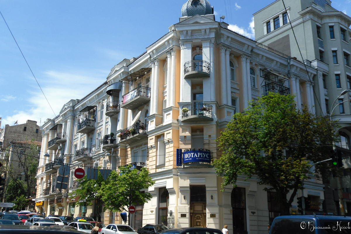 Киев, Владимирская улица, 40 / Улица Ярославов вал, 2