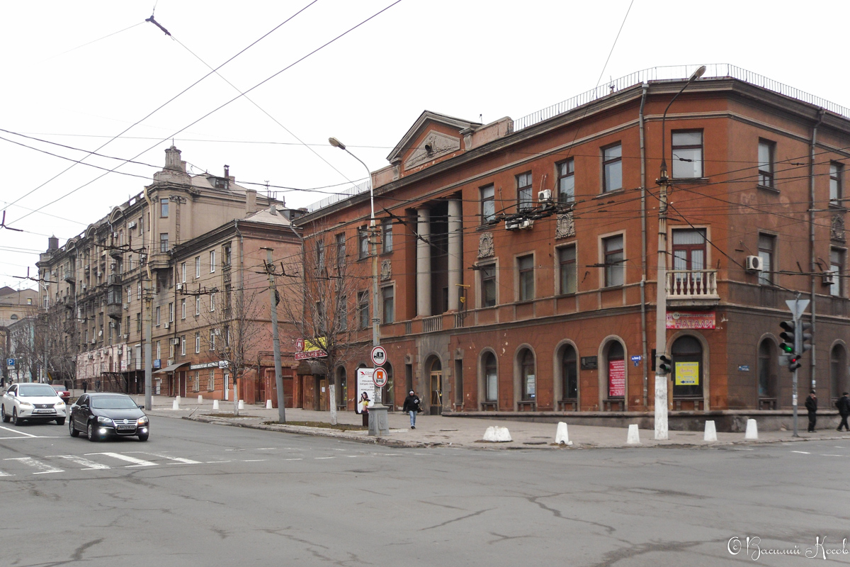 Мариуполь, Проспект Ленина, 13; Проспект Ленина, 9