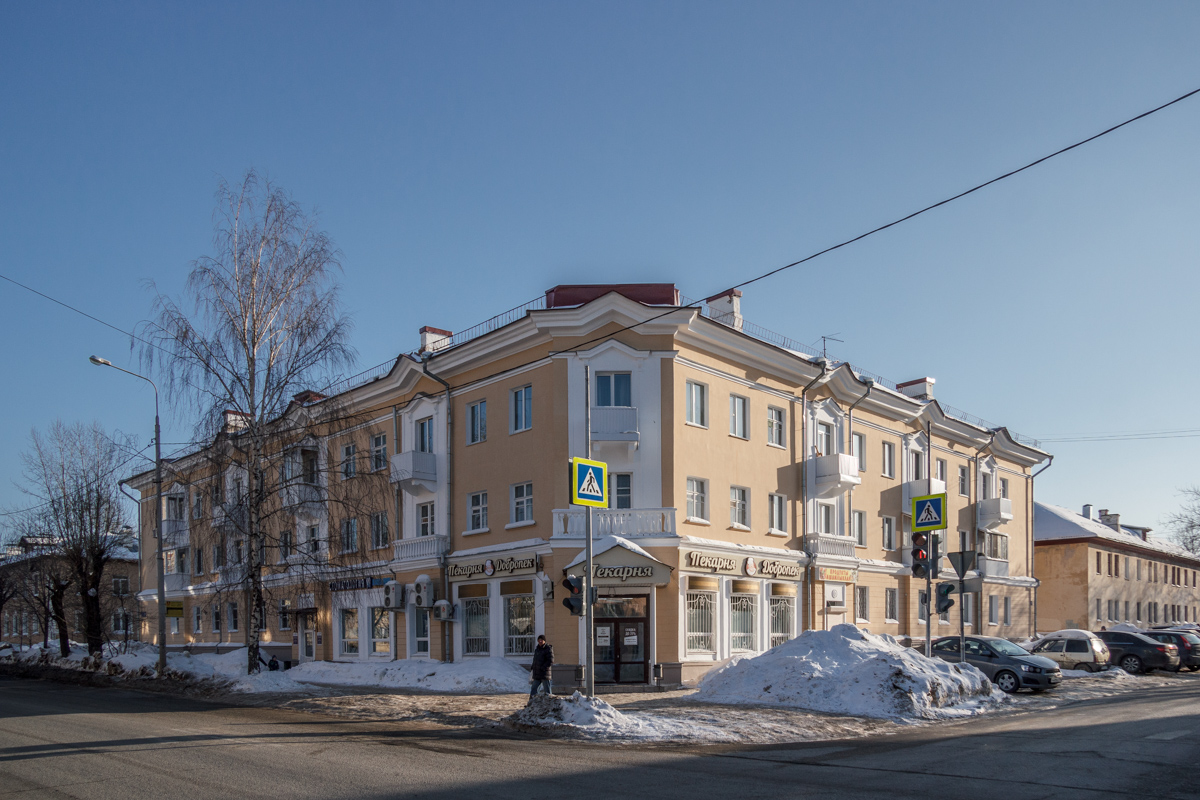 Казань, Советская улица, 13 / Начальная улица, 11