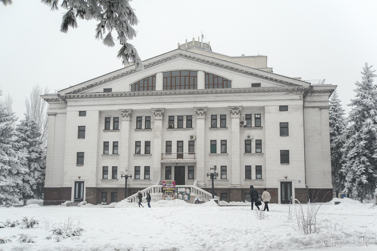 Мариуполь, Театральная площадь, 1