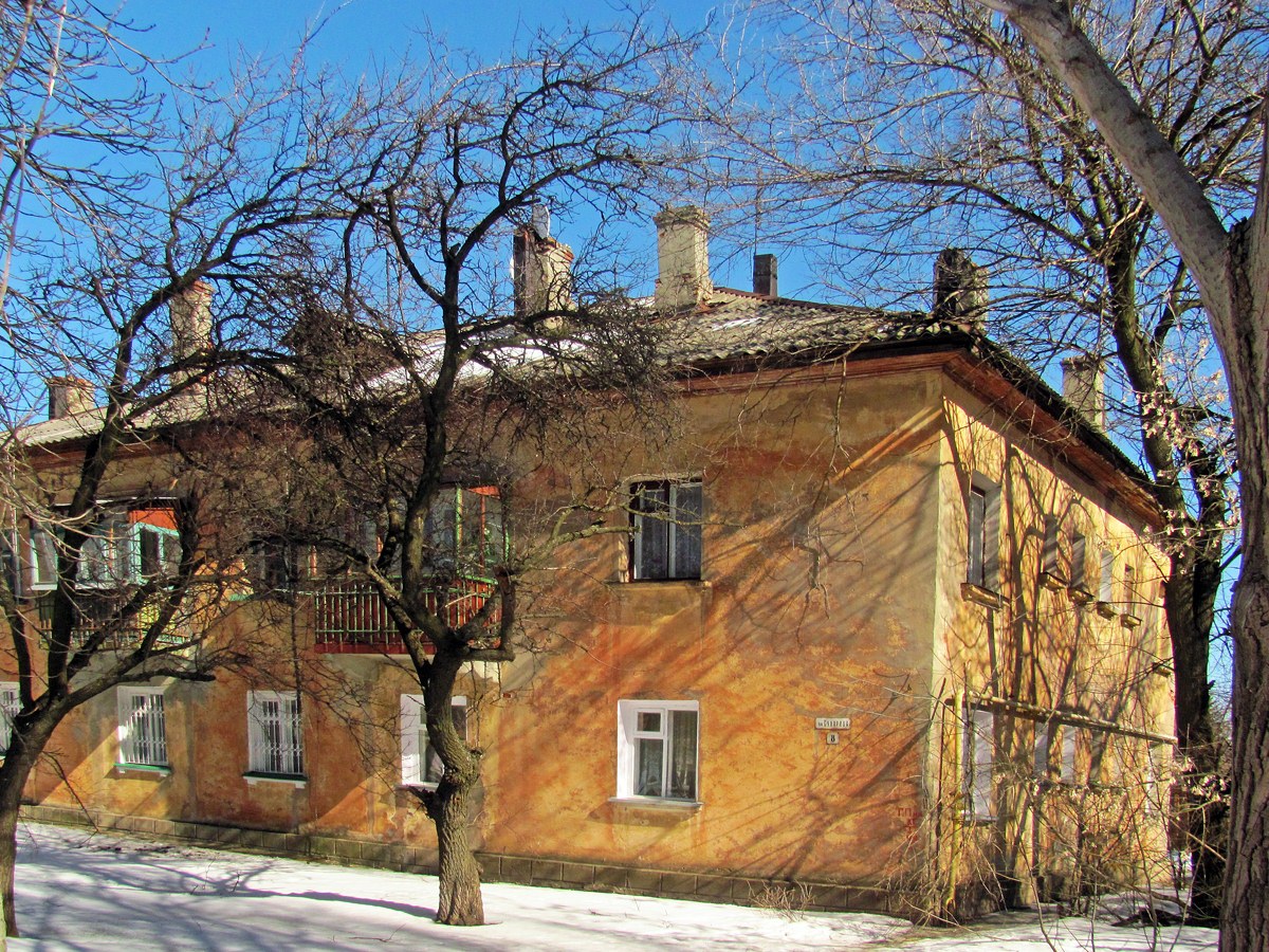 Попасная, Улица Суворова, 8