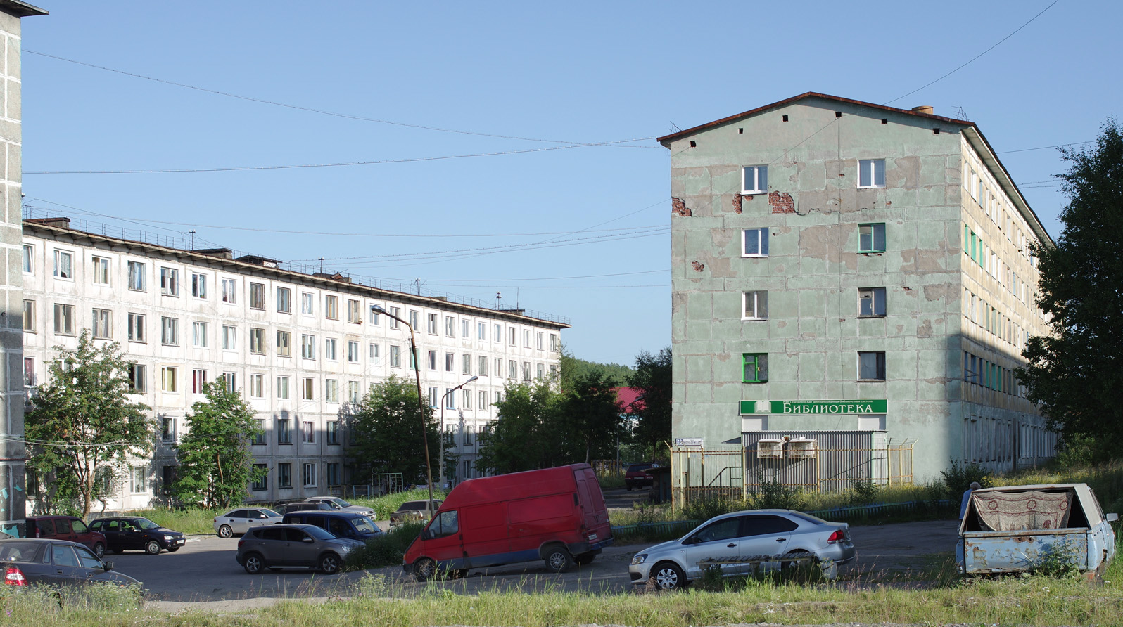 Мурманск, Молодёжная улица, 15