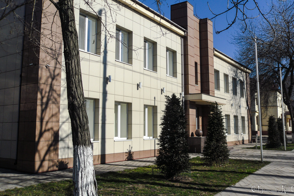 Мариуполь, Проспект Адмирала Лунина, 19