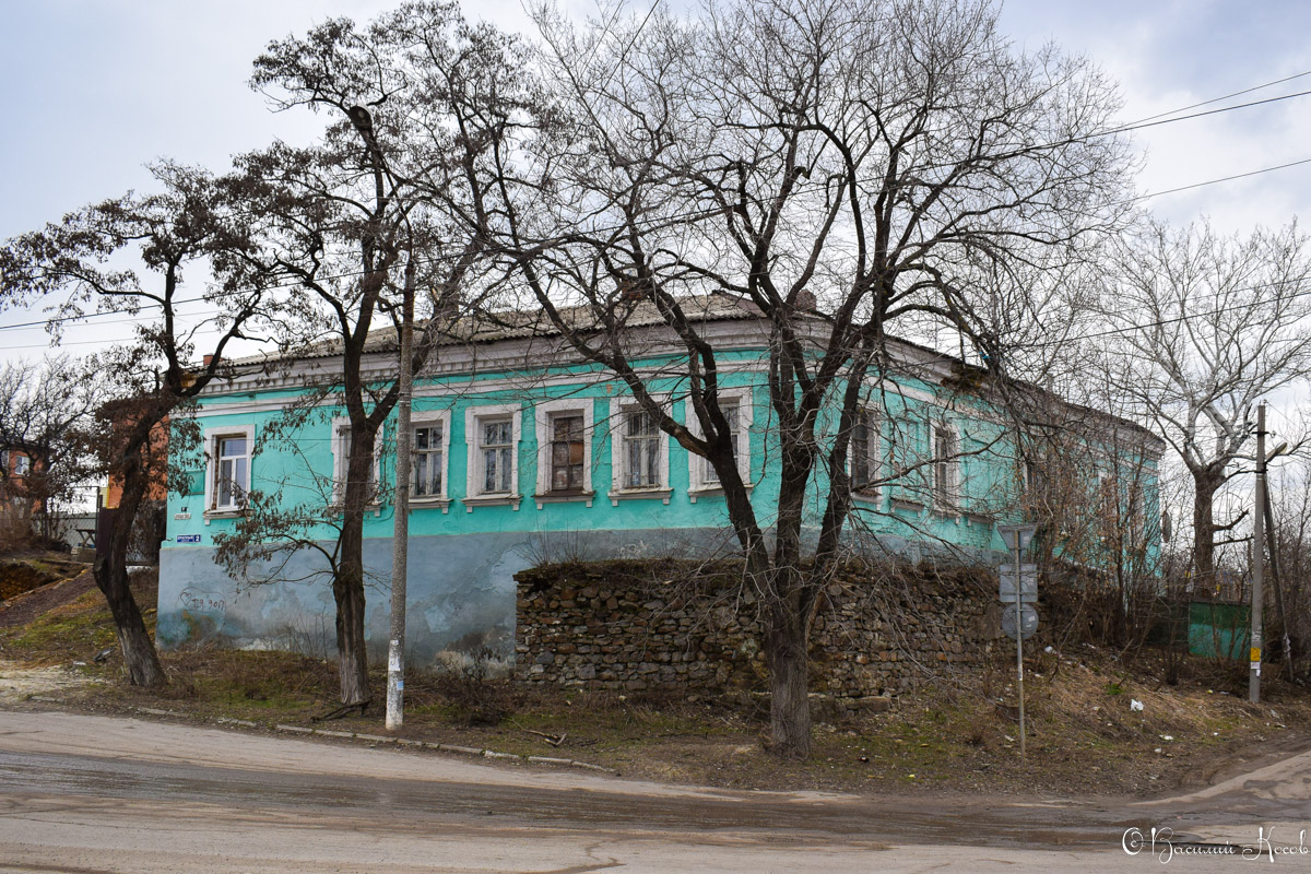 Новочеркасск, Красный спуск, 2 / Путиловский переулок, 31