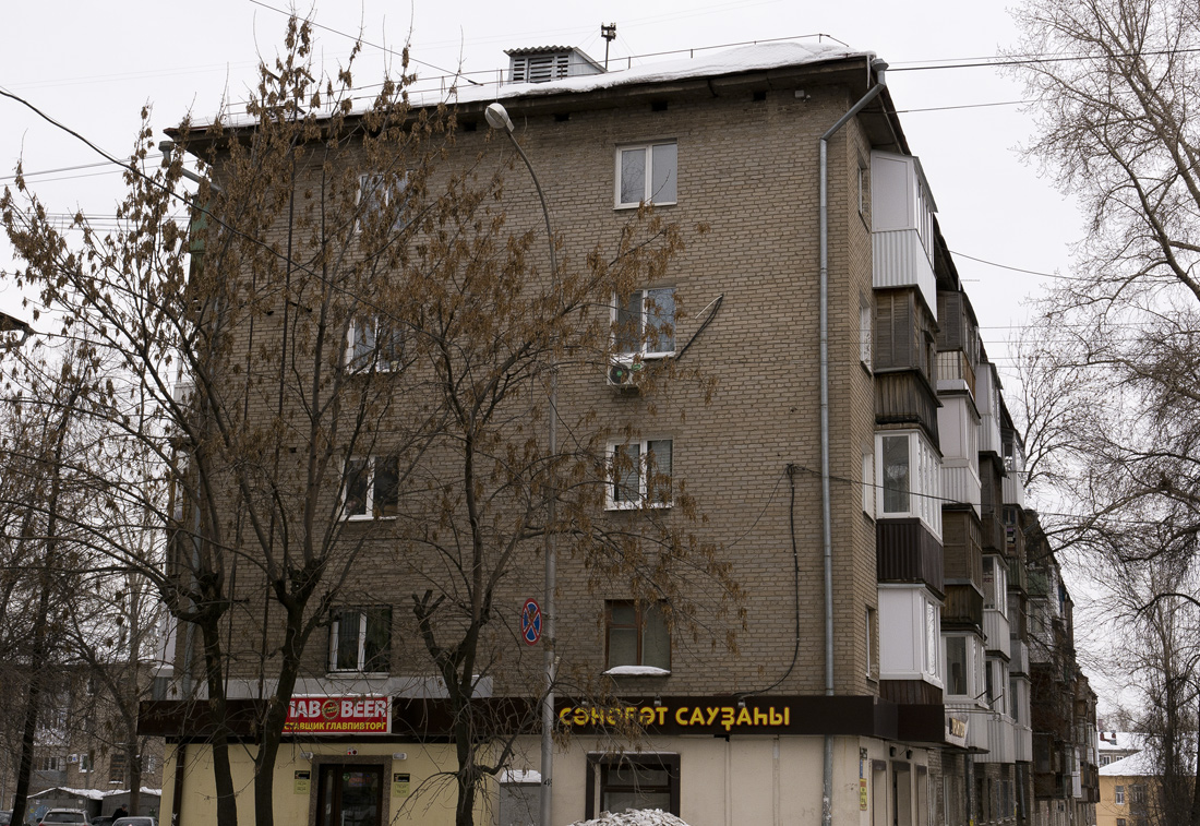 Уфа, Улица Калинина, 73 / Улица Александра Невского, 24