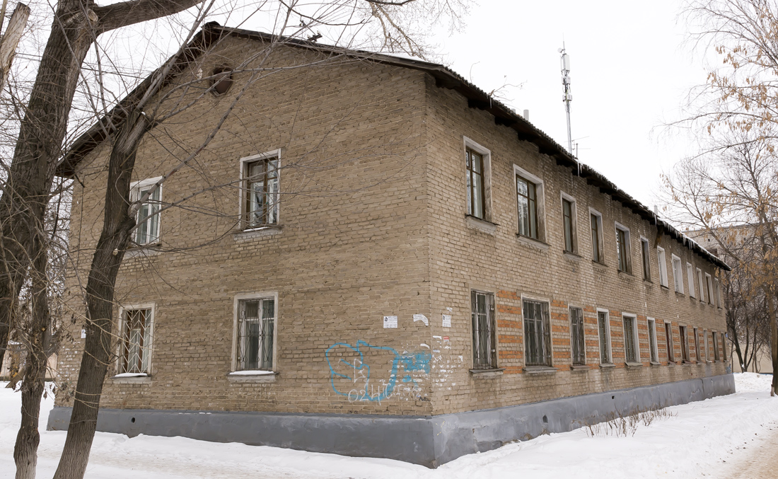 Уфа, Черниковская улица, 41 / Улица Коммунаров, 9