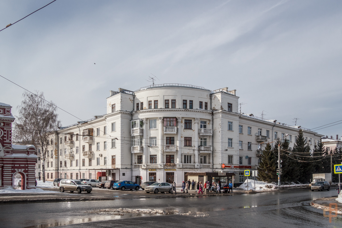 Kasan, Улица Богатырёва, 2 / Улица Степана Халтурина, 5