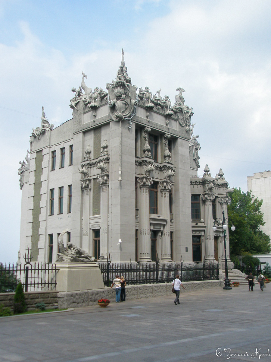Киев, Банковая улица, 10