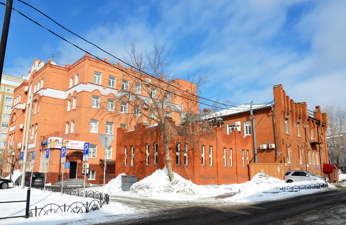 Омск, Улица Чапаева, 111; Улица Чапаева, 111