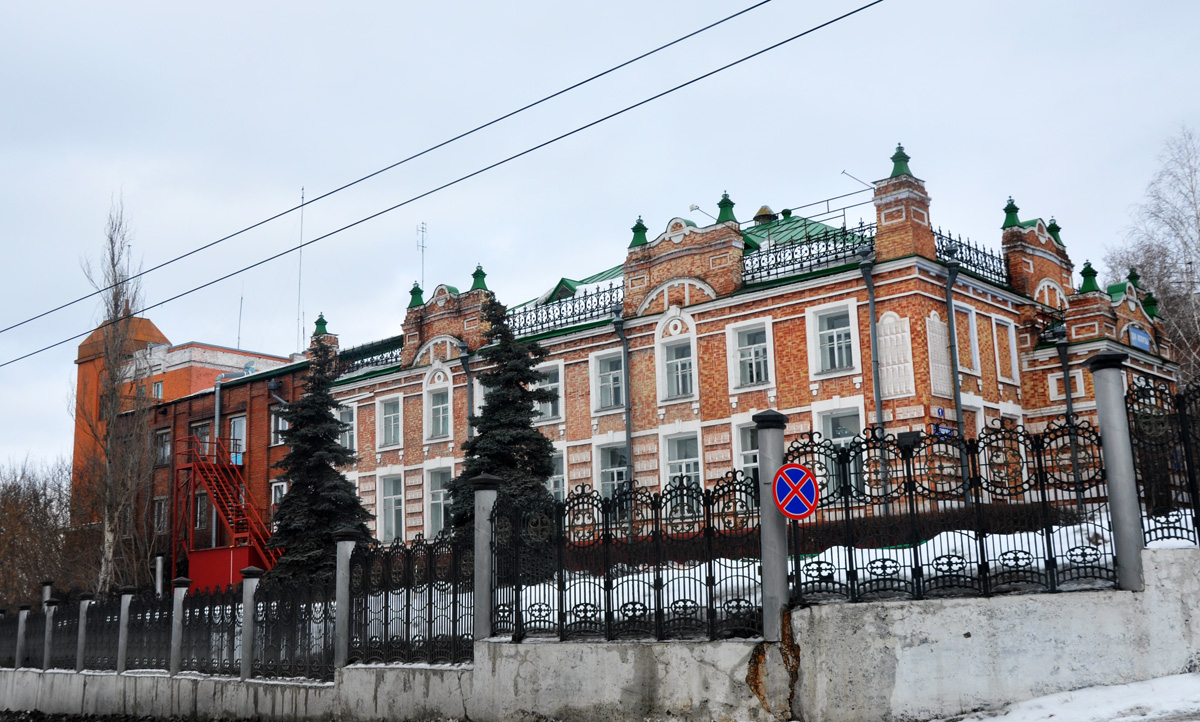 Омск, Улица Звездова, 1 / Улица Пушкина, 7а