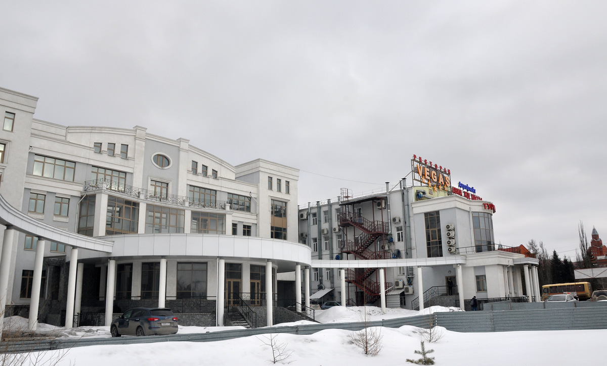 Омск, Думская улица, 5 / Улица 10 лет Октября, 11; Улица Пушкина, 8