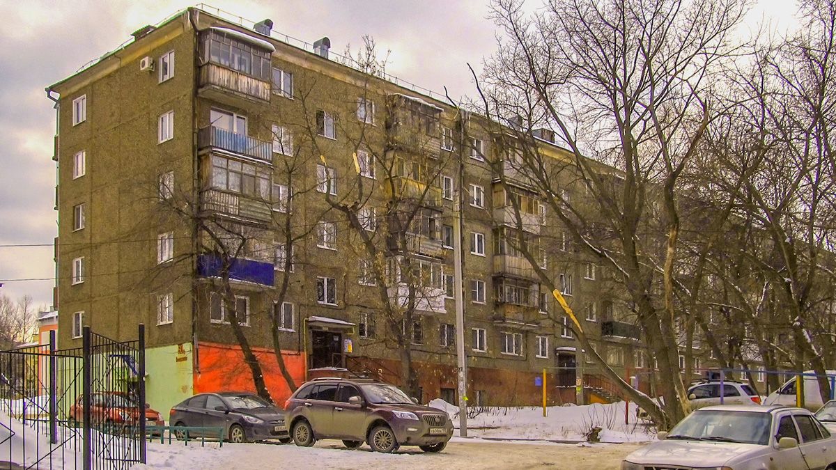 Уфа, Российская улица, 60Б / Улица Ладыгина, 27