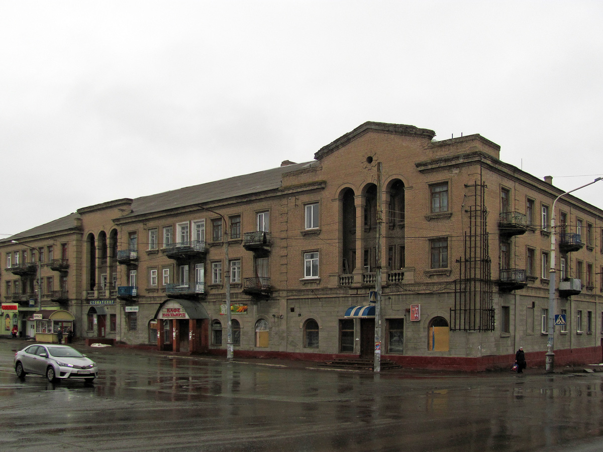 Лисичанск, Октябрьская улица, 2