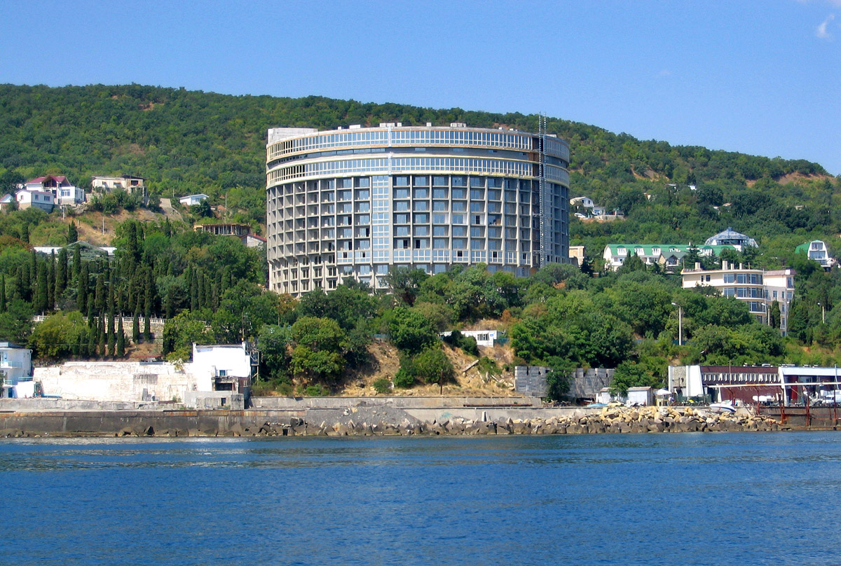 Алушта, Набережная улица, 24
