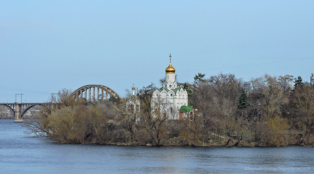 Днепр, Улица Монастырский остров, 1