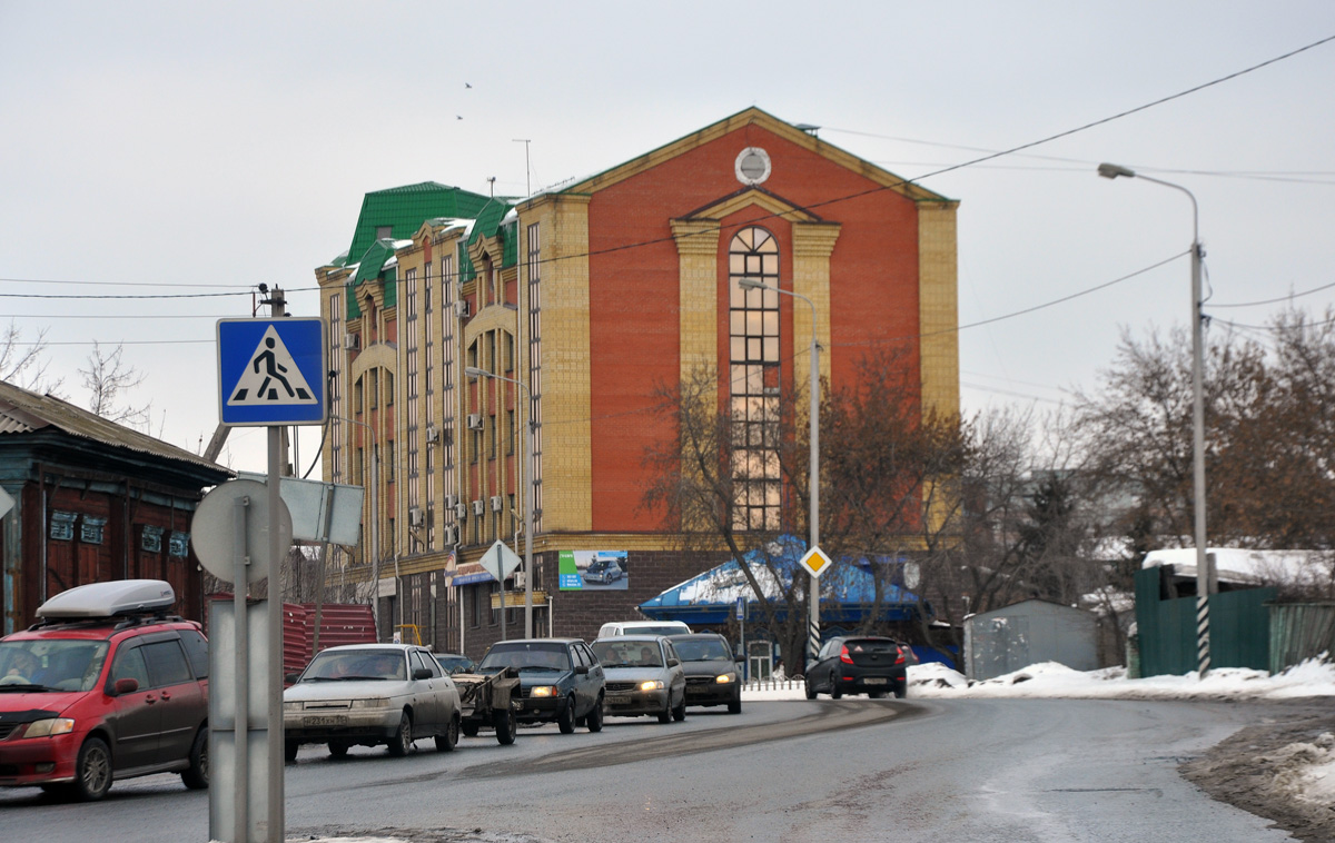 Омск, Омская улица, 22 / Улица 30 лет ВЛКСМ, 18