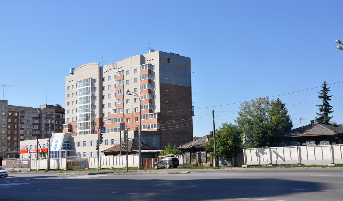 Омск, Улица Масленникова, 25; Улица 5-я линия, 137; Улица Масленникова, 131 / Улица 6-я линия, 92