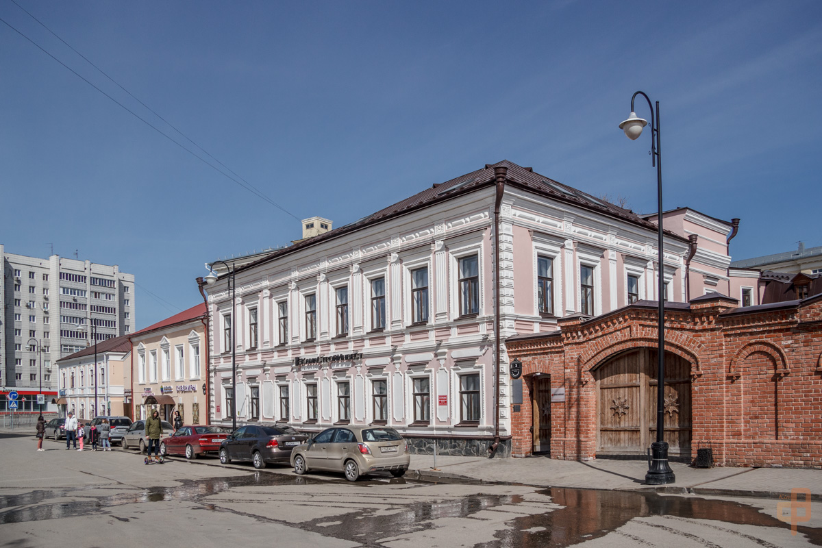 Казань, Улица Каюма Насыри, 1 / Улица Татарстан, 5; Улица Каюма Насыри, 1 / Улица Татарстан, 5Б; Улица Каюма Насыри, 3