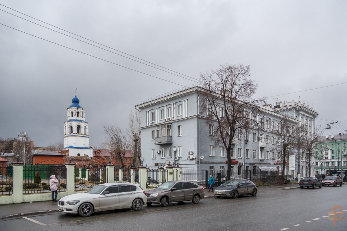 Казань, Лево-Булачная улица, 42 / Улица Мартына Межлаука, 2; Московская улица, 39 корп. 1
