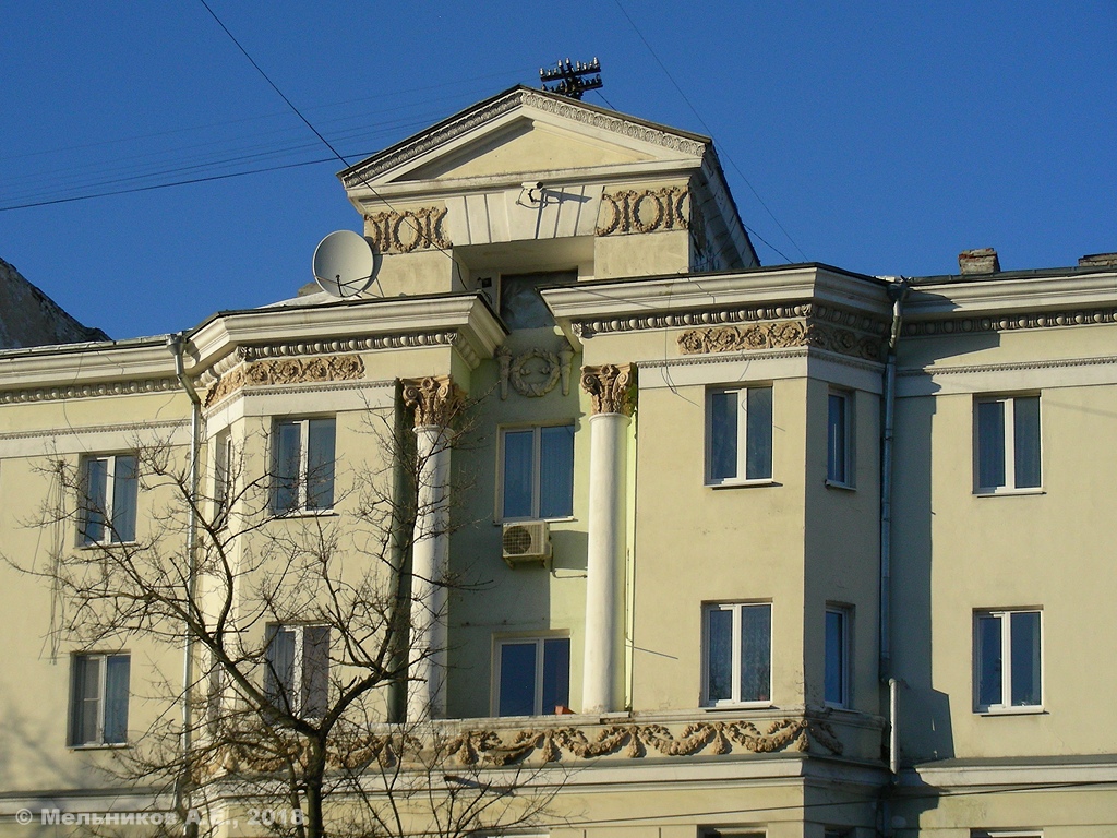 Нижний Новгород, Ильинская улица, 168 / Красносельская улица, 2