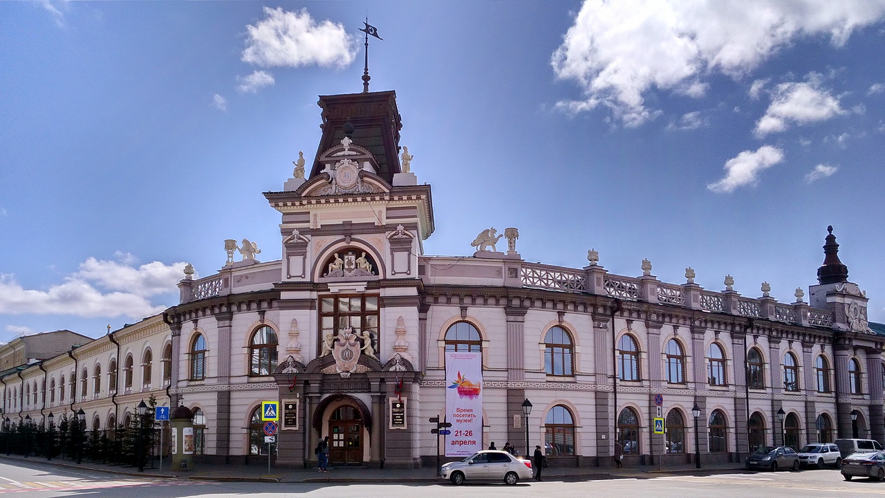 Казань, Кремлёвская улица, 2 / Улица Чернышевского, 6