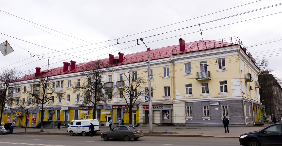 Уфа, Первомайская улица, 32 / Улица Владимира Маяковского, 18