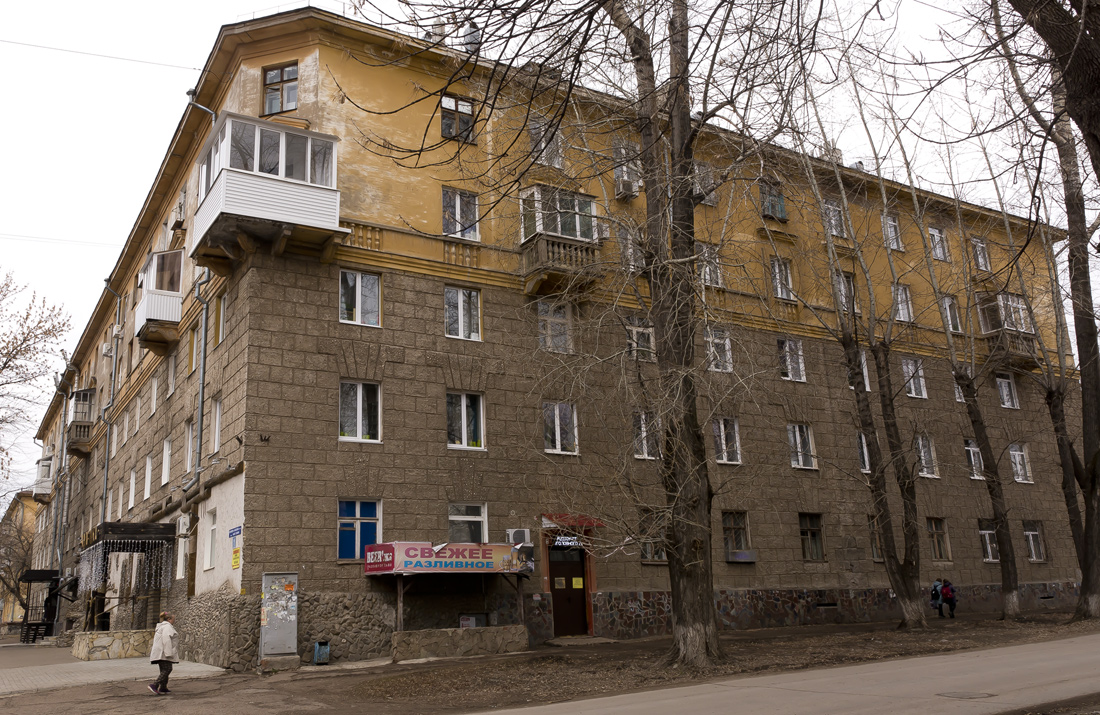 Уфа, Улица 40 лет Октября, 11 / Улица Гончарова, 17