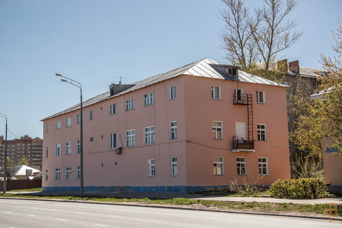 Казань, Улица Академика Арбузова, 18 / Краснооктябрьская улица, 19