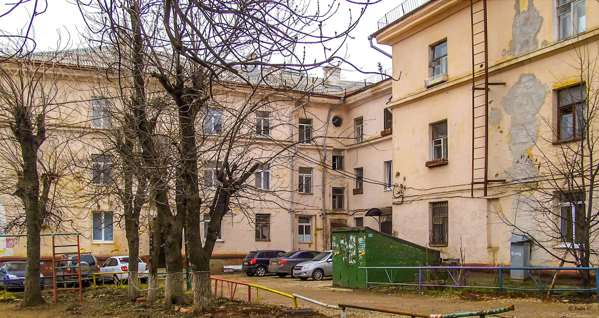 Уфа, Айская улица, 68 / Революционная улица, 189