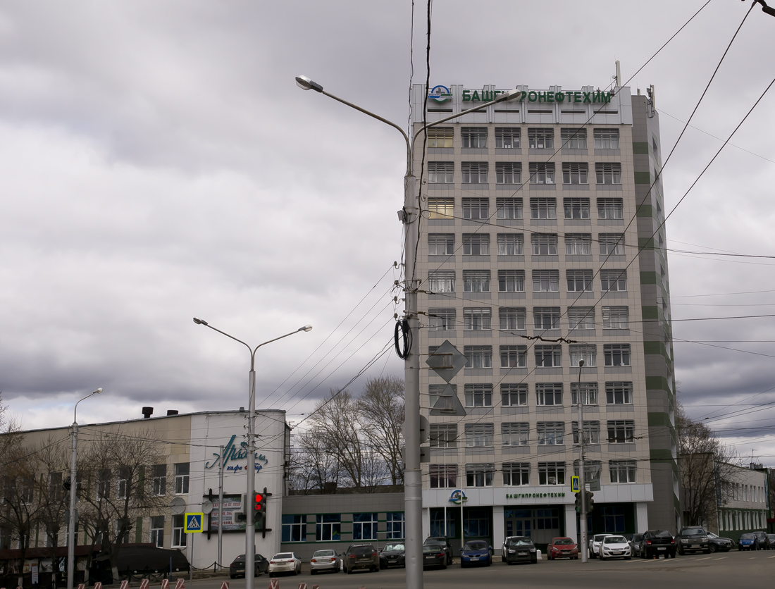 Уфа, Улица Максима Горького, 35 / Кемеровская улица, 46