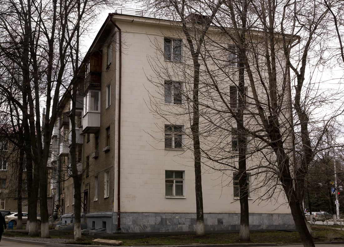 Уфа, Первомайская улица, 1 / Улица Комарова, 32