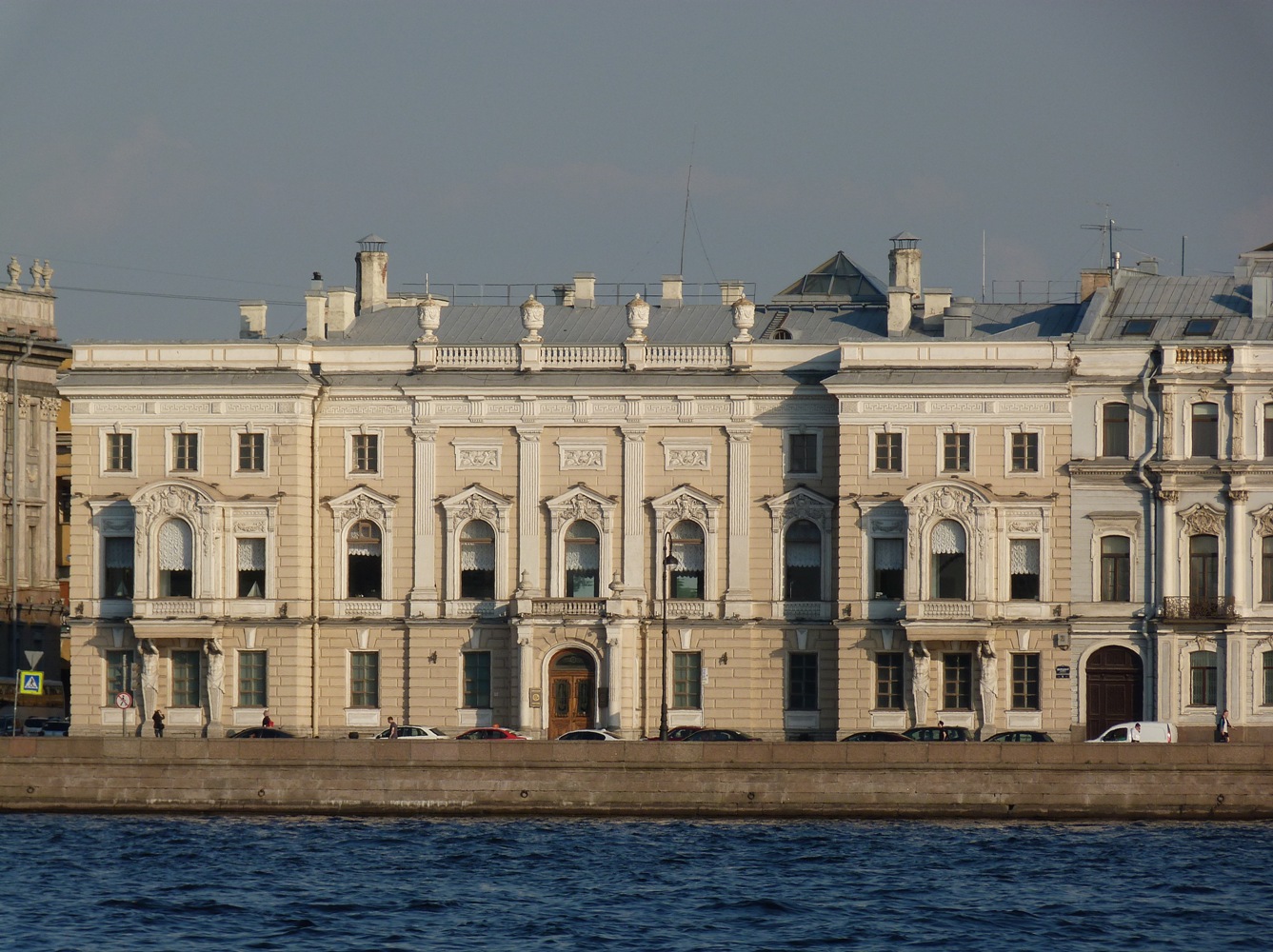 Санкт-Петербург, Миллионная улица, 7 / Мраморный переулок, 1 / Дворцовая набережная, 8