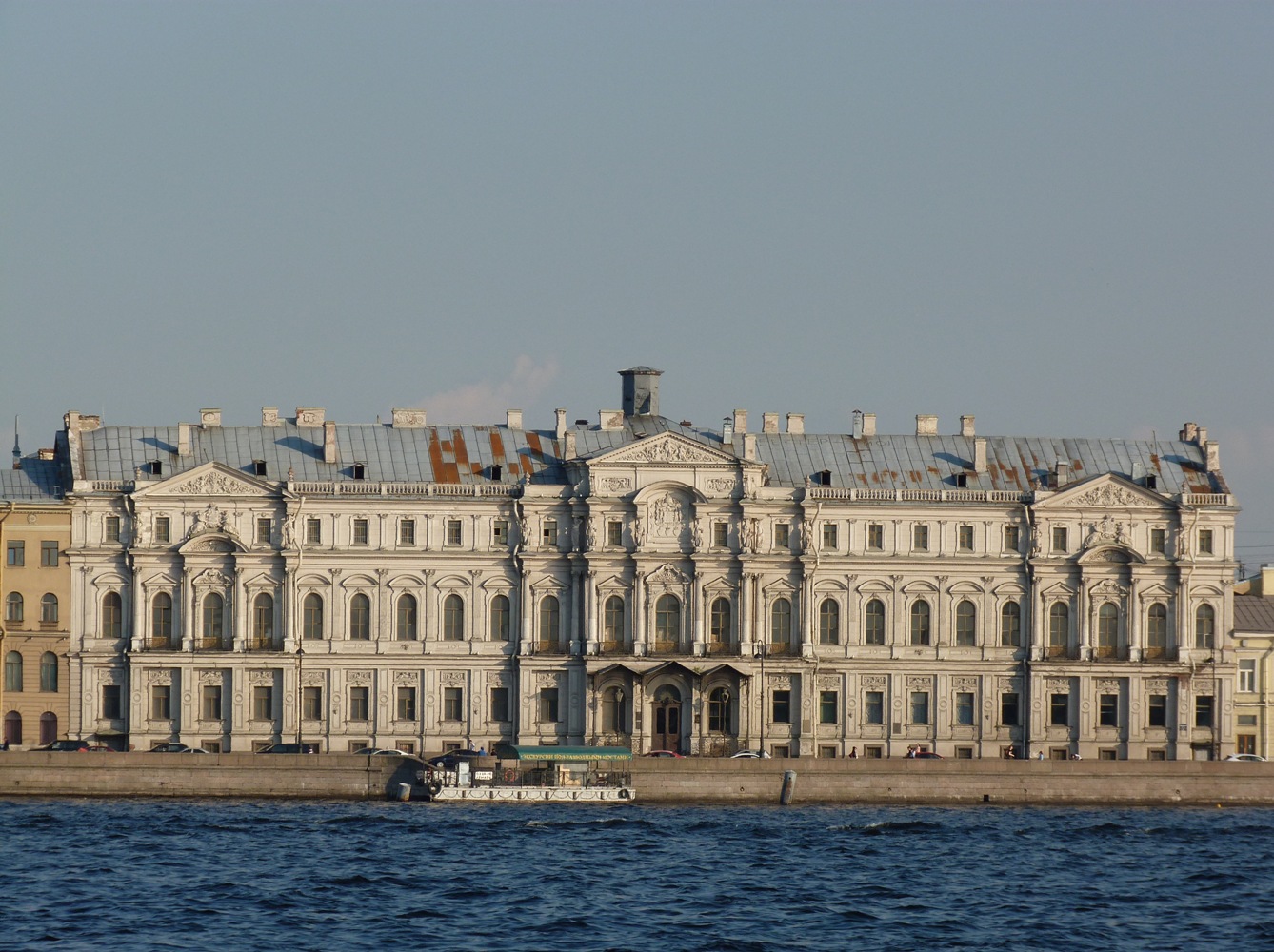 Санкт-Петербург, Дворцовая набережная, 18 / Миллионная улица, 19