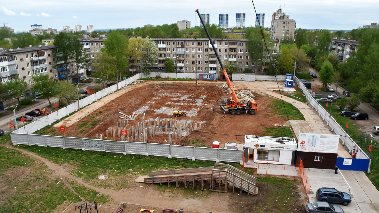 Пермь, Улица Космонавта Леонова, 68Б; Улица Космонавта Леонова, 66