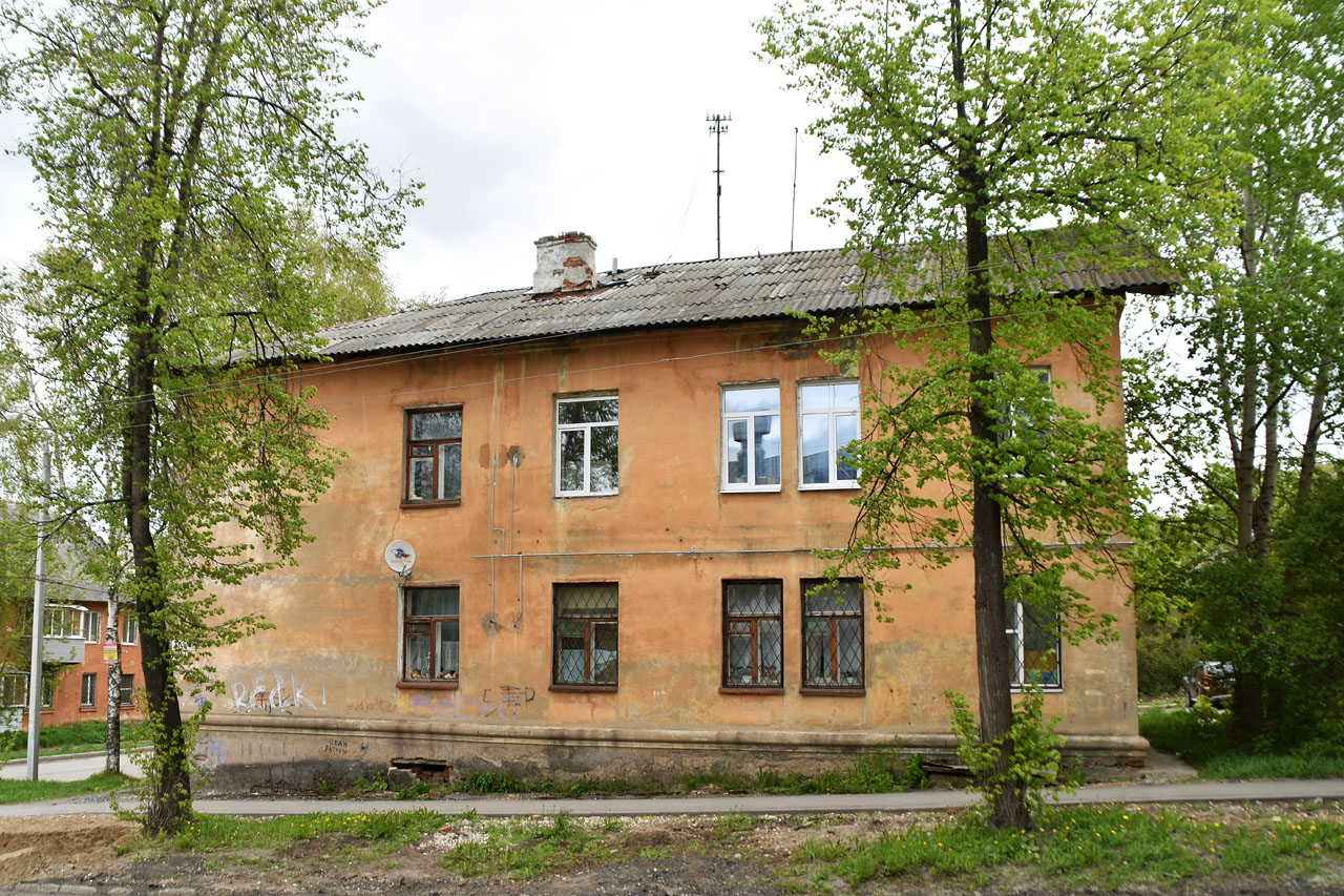 Пермь, Улица Нефтяников, 17 / Улица Качалова, 41