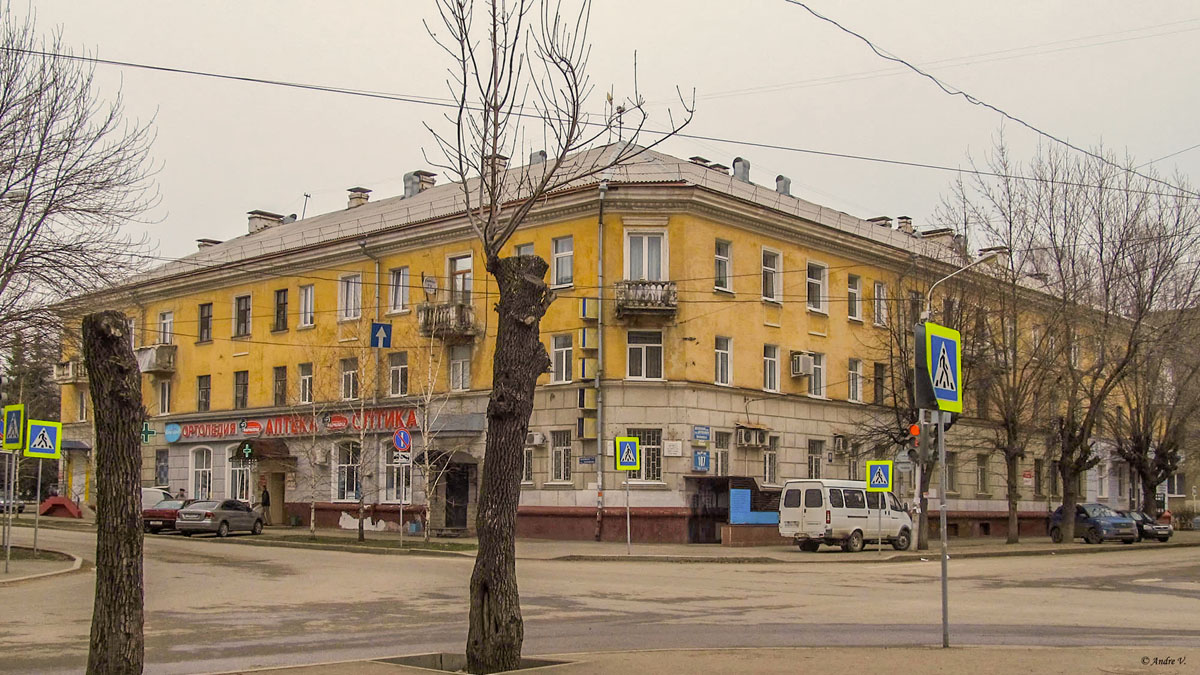 Уфа, Улица Достоевского, 107 / Улица Пархоменко, 82