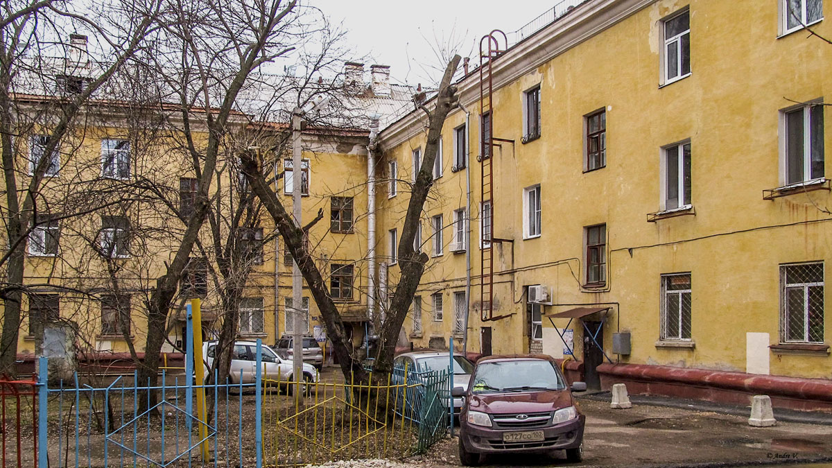 Уфа, Улица Достоевского, 107 / Улица Пархоменко, 82