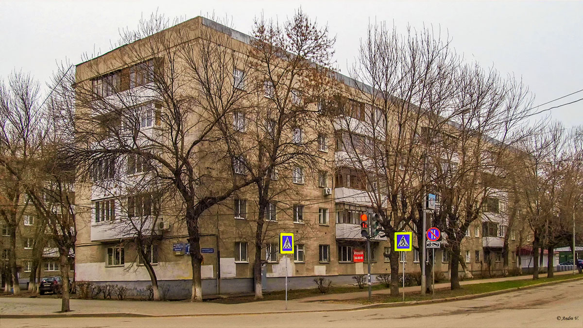 Ufa, Улица Достоевского, 105 / Улица Пархоменко, 77