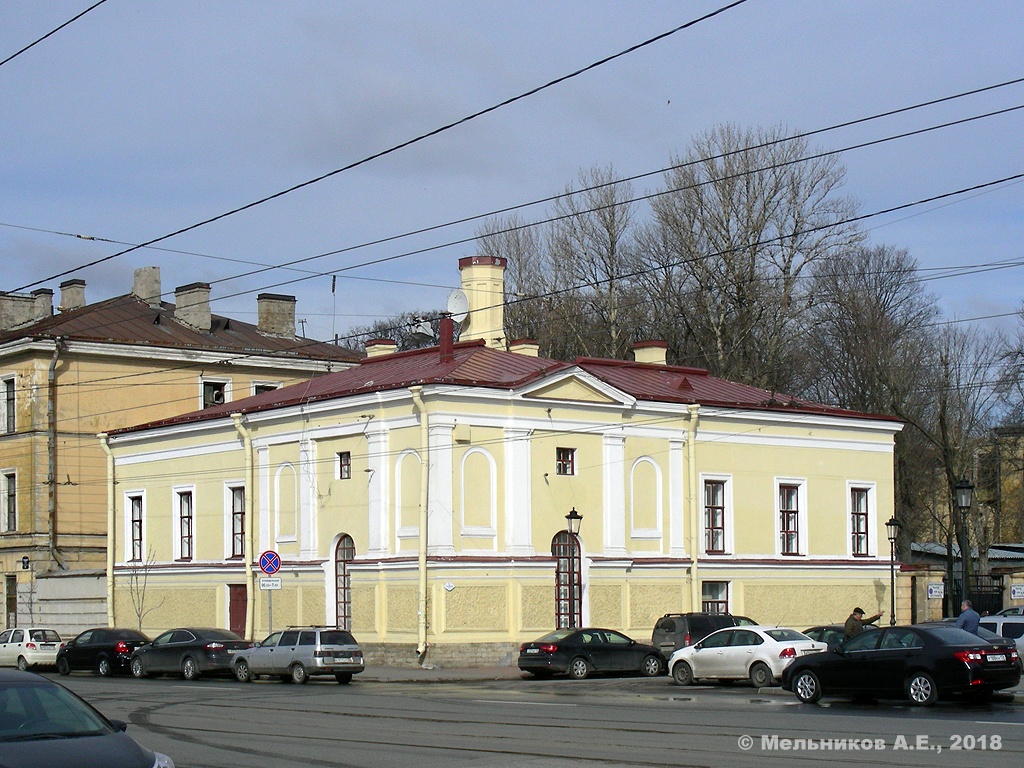 Saint Petersburg, Троицкий проспект, 1 / Набережная реки Фонтанки, 132Д