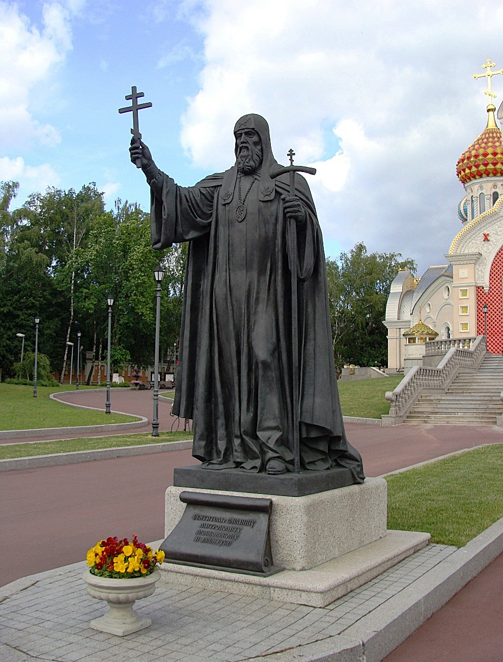 Москва, 7-я улица Лазенки, 42Б. Монументальное искусство (мозаики, росписи, барельефы, сграфито)