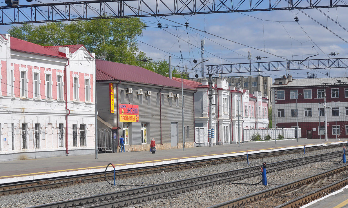 Тюмень, Привокзальная улица, 30 корп. 1; Привокзальная улица, 36; Привокзальная улица, 30 корп. 2