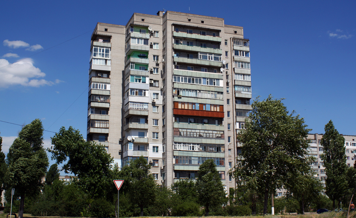 Горишние Плавни, Улица Конституции, 18