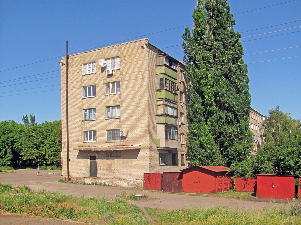 Попасная, Площадь Героев, 1