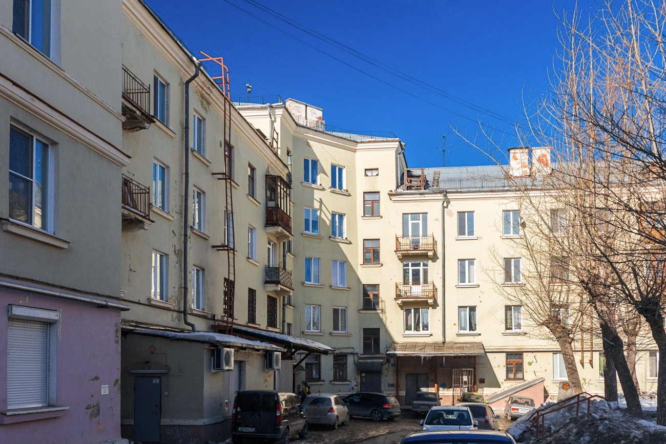 Новоуральск, Улица Гагарина, 1