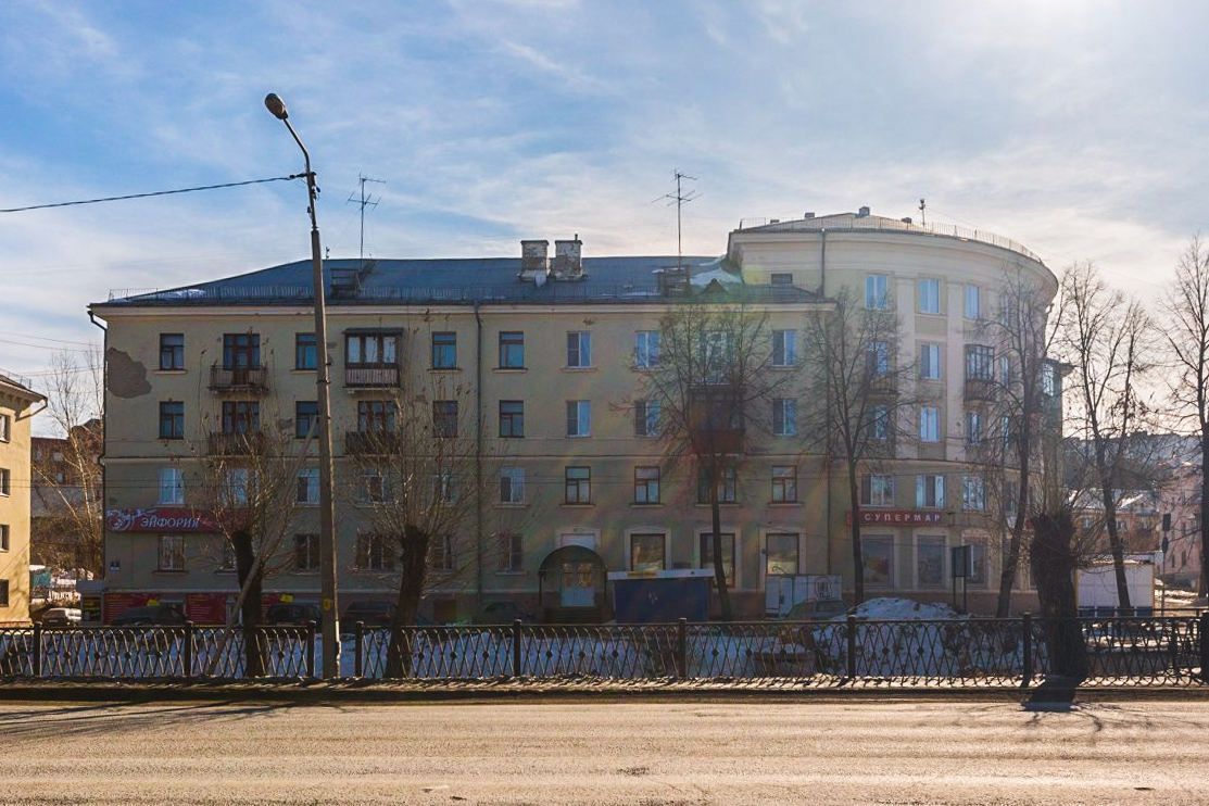 Новоуральск, Улица Гагарина, 1