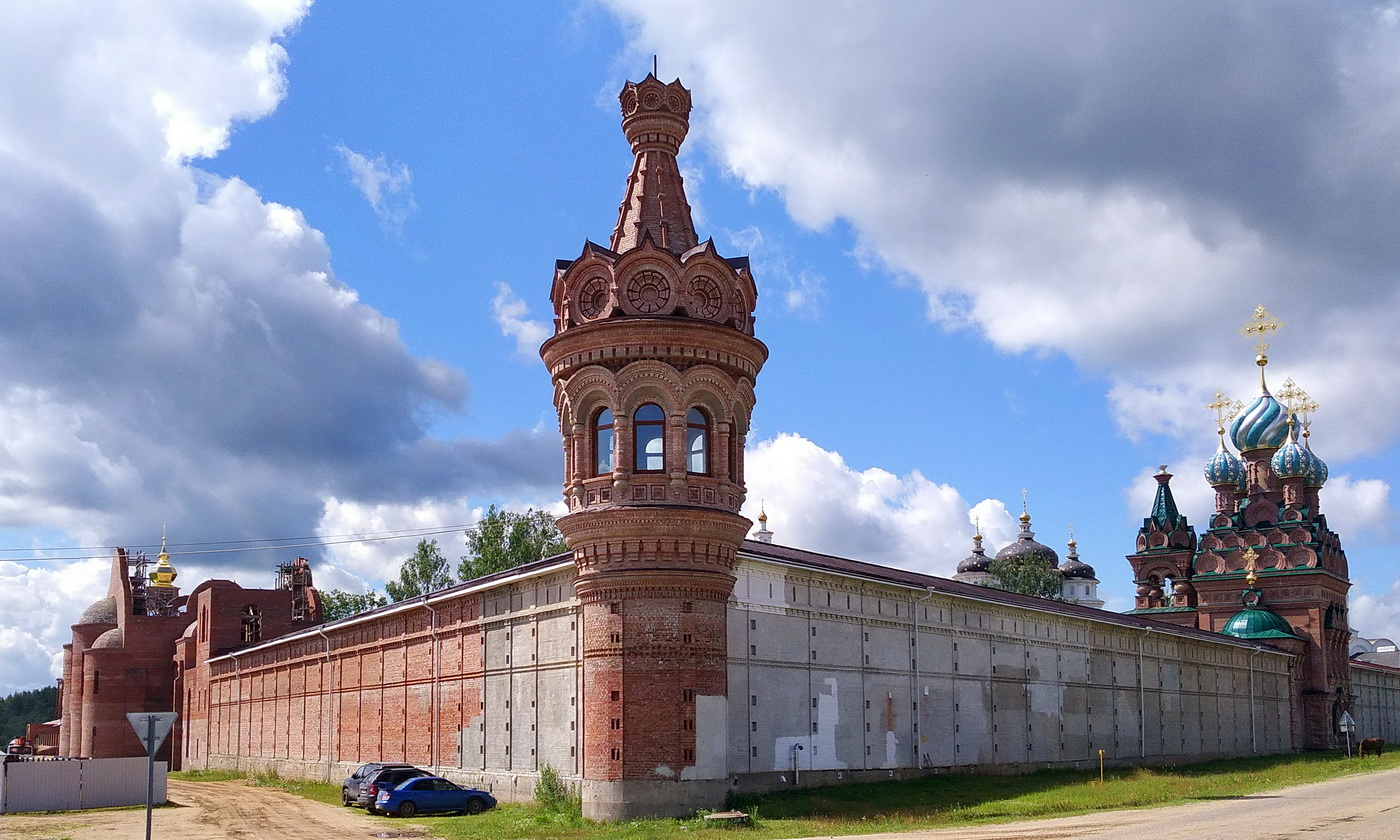 Переславский район, прочие н.п., м. Сольба, Центральная улица, 15 Северо-восточная башня; м. Сольба, Центральная улица, 15 Школа; м. Сольба, Центральная улица, 15 Спиридоновская церковь; м. Сольба, Центральная улица, 15 Церковь Троицы Живоначальной
