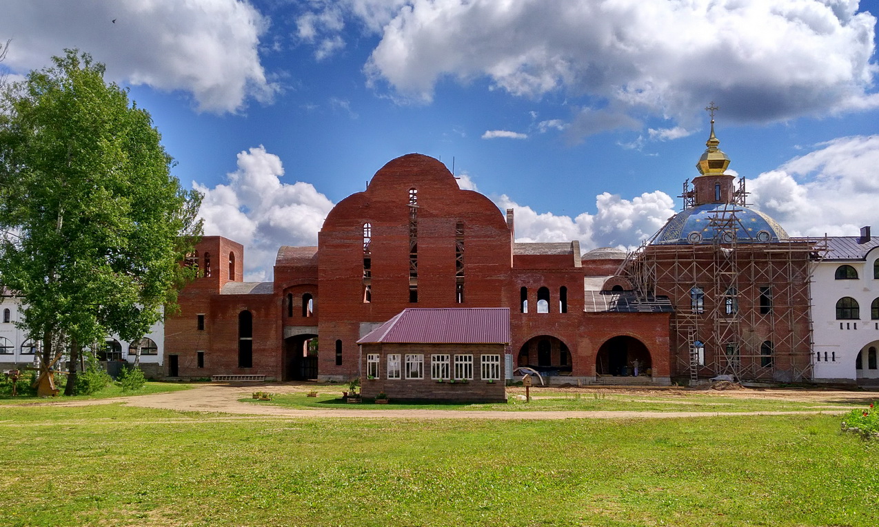 Переславский район, прочие н.п., м. Сольба, Центральная улица, 15 Церковь Троицы Живоначальной; м. Сольба, Центральная улица, 15 Церковь Валентины Великомученицы
