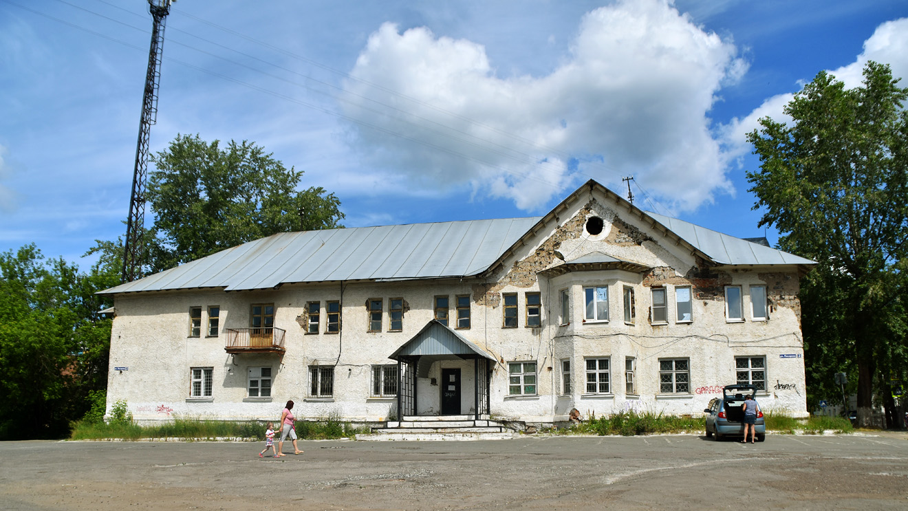Пермь, Улица Писарева, 2 / Барнаульская улица, 1